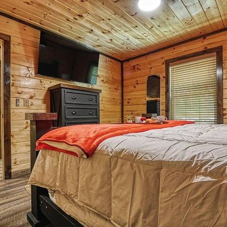 Adventure Retreat/Cabin/Pool+Hot Tub/Game Room+Theater Севьервилл Экстерьер фото