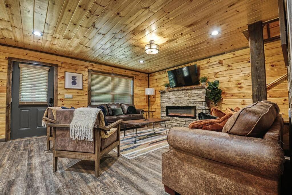Adventure Retreat/Cabin/Pool+Hot Tub/Game Room+Theater Севьервилл Экстерьер фото