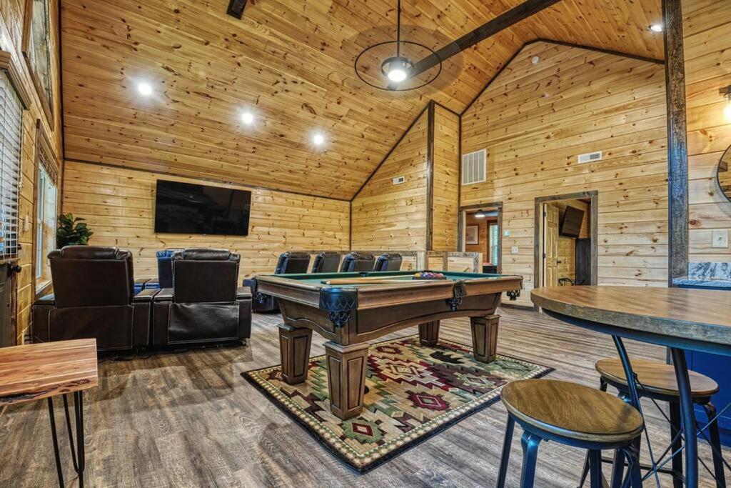 Adventure Retreat/Cabin/Pool+Hot Tub/Game Room+Theater Севьервилл Экстерьер фото