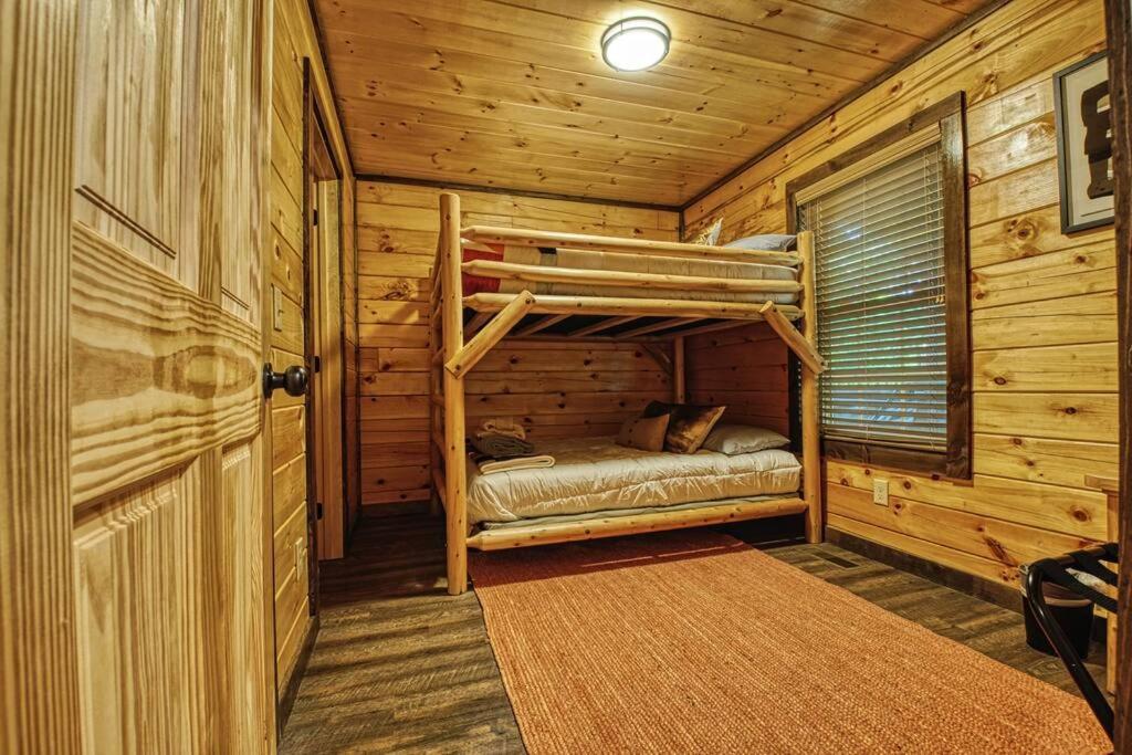 Adventure Retreat/Cabin/Pool+Hot Tub/Game Room+Theater Севьервилл Экстерьер фото