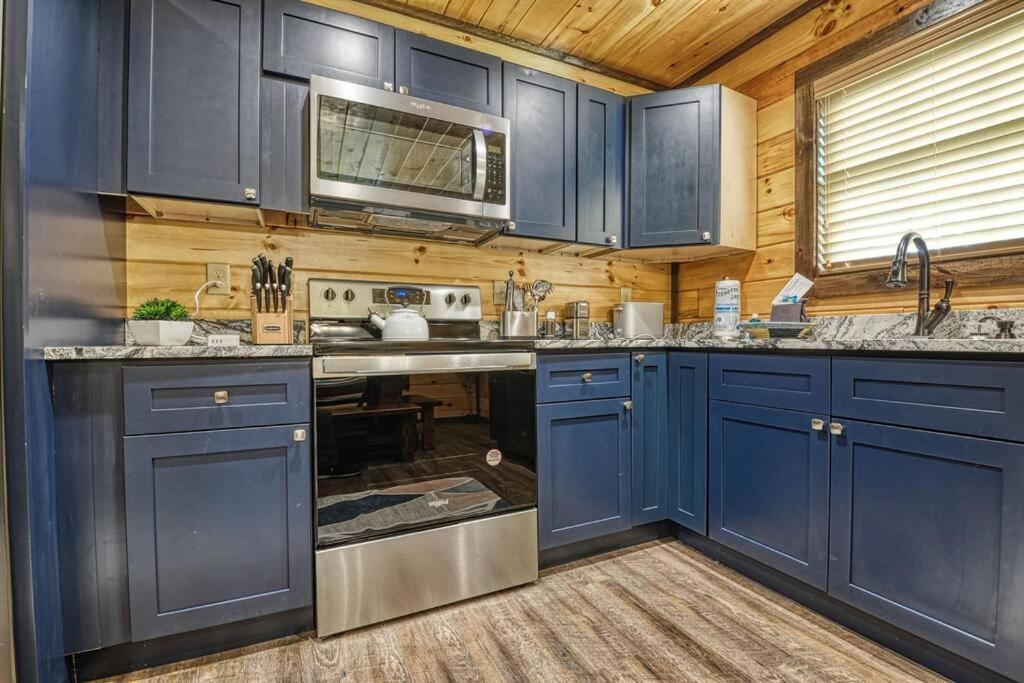 Adventure Retreat/Cabin/Pool+Hot Tub/Game Room+Theater Севьервилл Экстерьер фото