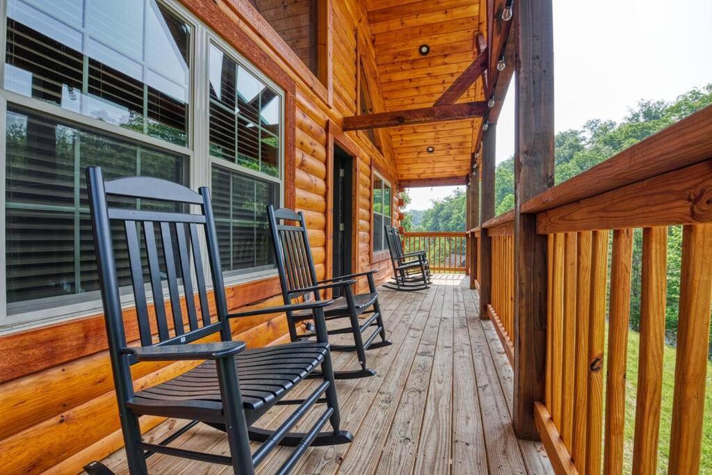 Adventure Retreat/Cabin/Pool+Hot Tub/Game Room+Theater Севьервилл Экстерьер фото