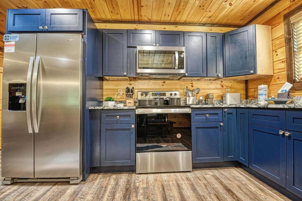 Adventure Retreat/Cabin/Pool+Hot Tub/Game Room+Theater Севьервилл Экстерьер фото