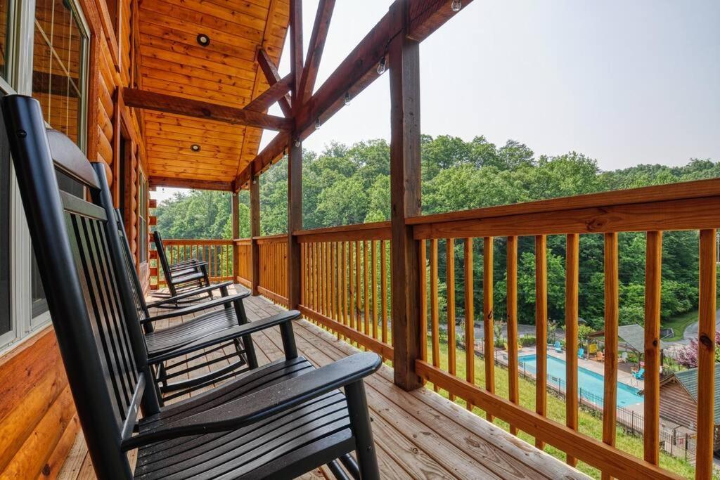 Adventure Retreat/Cabin/Pool+Hot Tub/Game Room+Theater Севьервилл Экстерьер фото