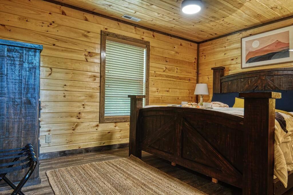 Adventure Retreat/Cabin/Pool+Hot Tub/Game Room+Theater Севьервилл Экстерьер фото