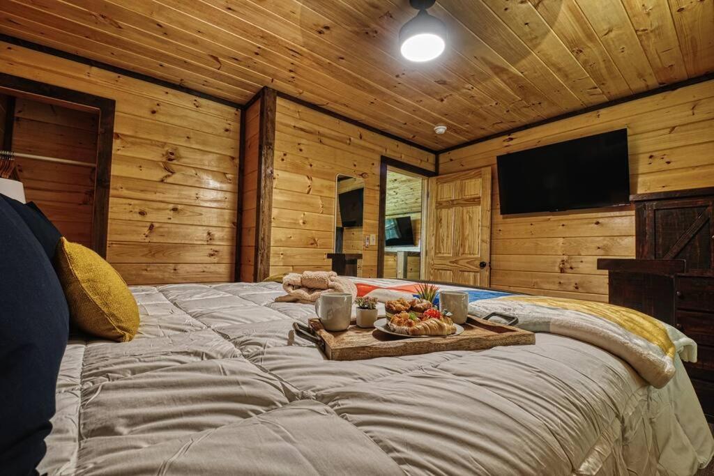 Adventure Retreat/Cabin/Pool+Hot Tub/Game Room+Theater Севьервилл Экстерьер фото