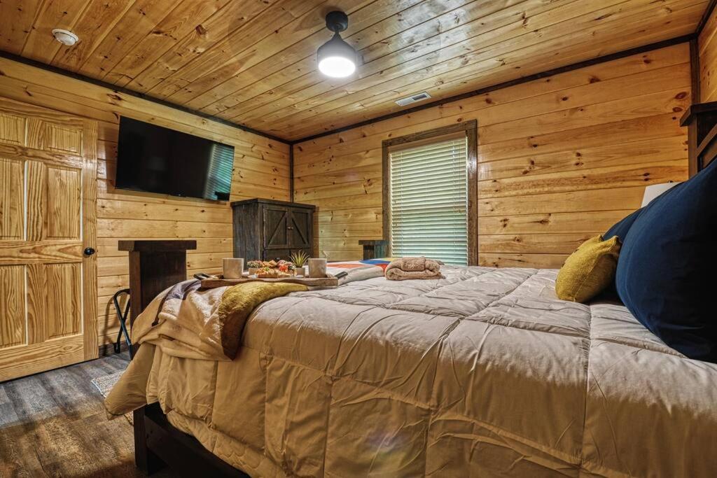 Adventure Retreat/Cabin/Pool+Hot Tub/Game Room+Theater Севьервилл Экстерьер фото