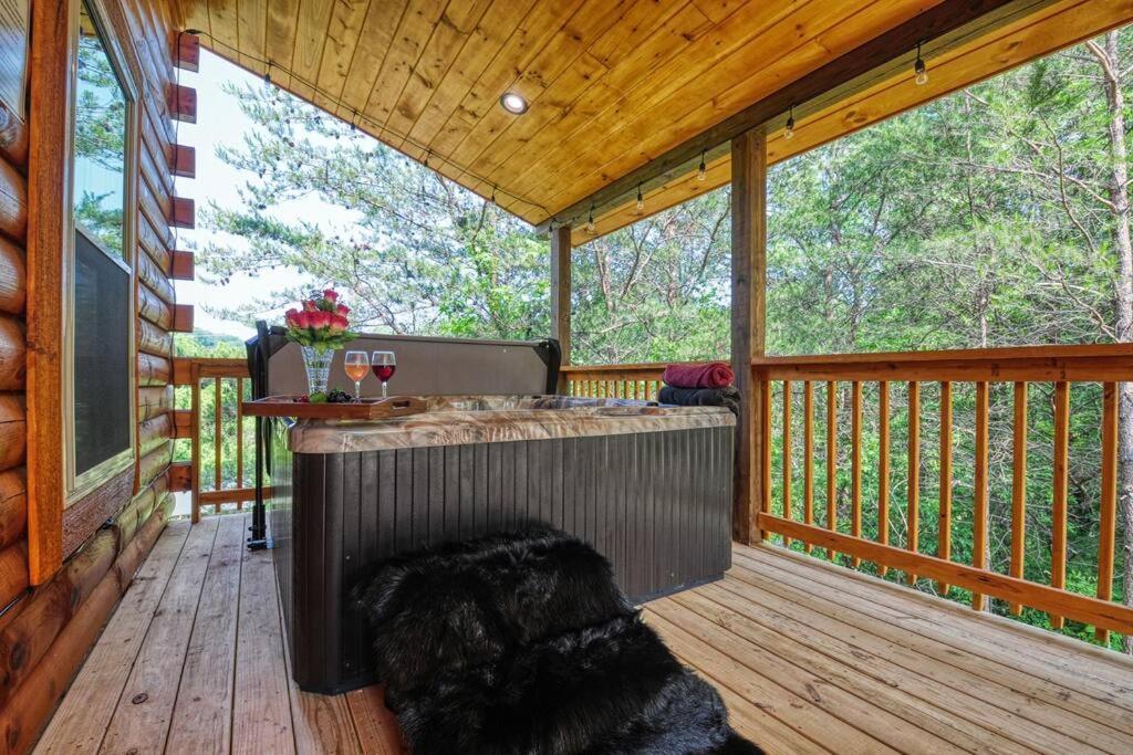 Adventure Retreat/Cabin/Pool+Hot Tub/Game Room+Theater Севьервилл Экстерьер фото