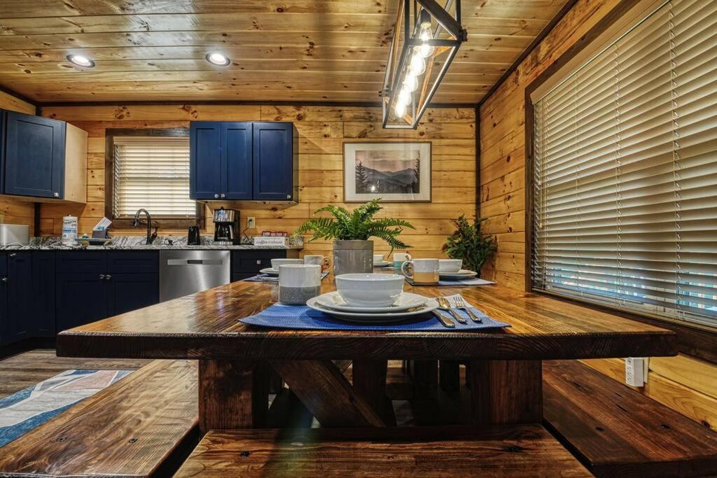 Adventure Retreat/Cabin/Pool+Hot Tub/Game Room+Theater Севьервилл Экстерьер фото