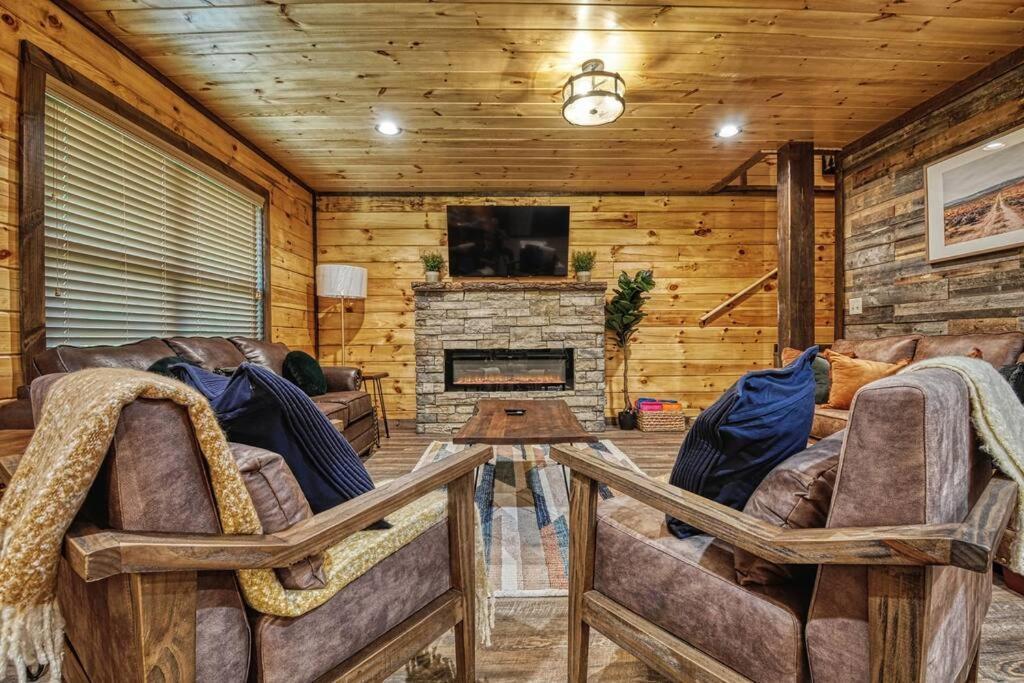 Adventure Retreat/Cabin/Pool+Hot Tub/Game Room+Theater Севьервилл Экстерьер фото